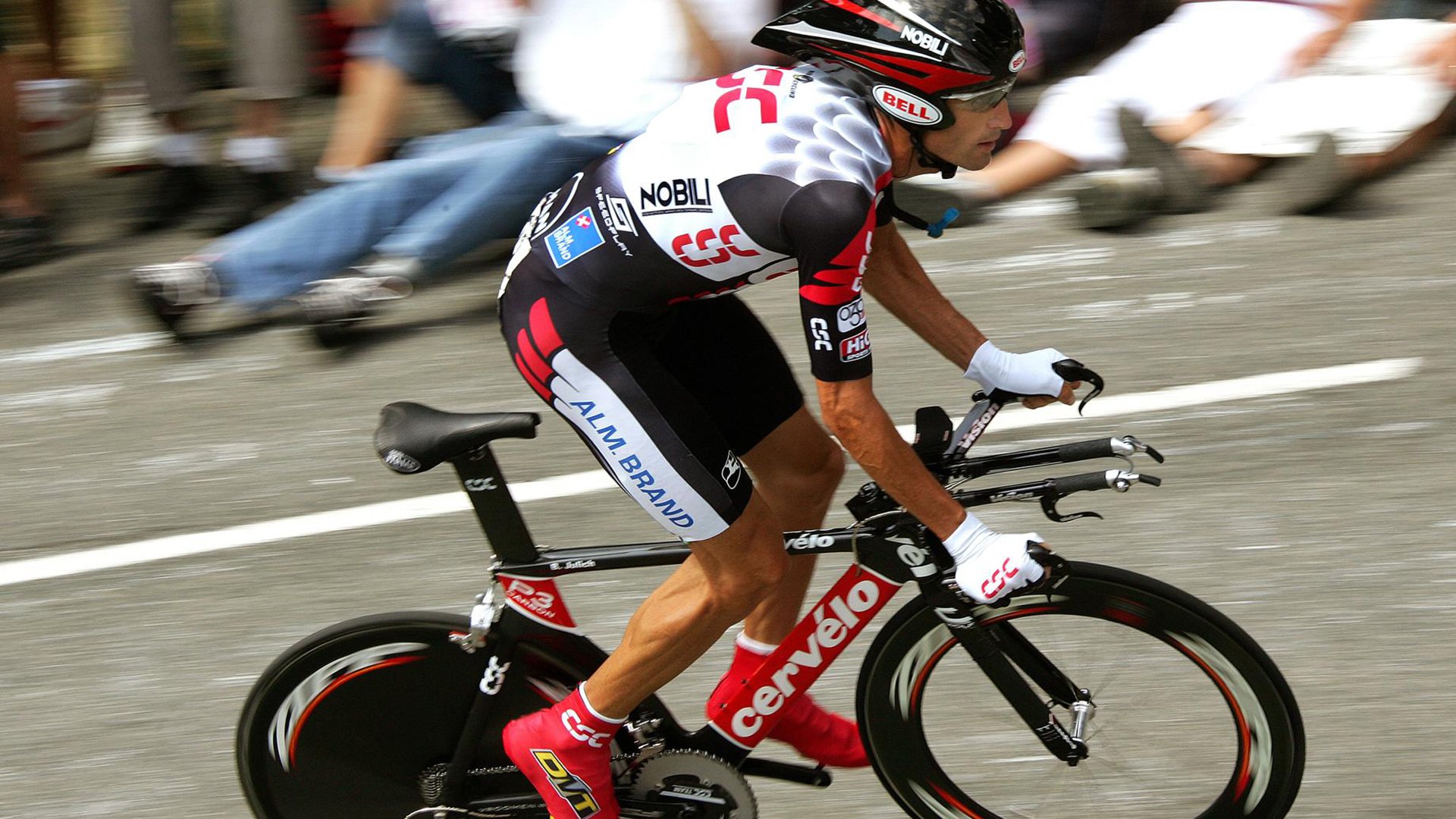 战术“奇兵”大揭秘：助球队赢得关键比赛的秘密武器，战术cqb